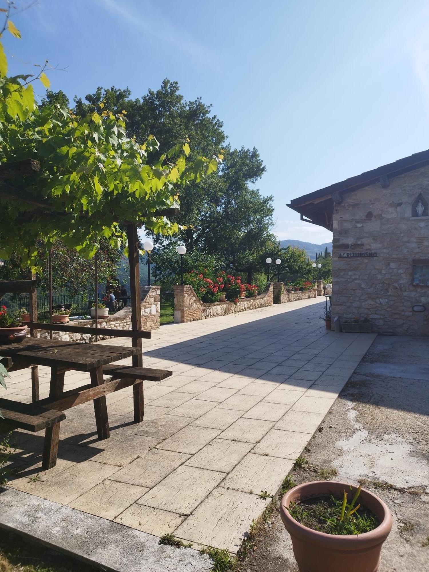 Agriturismo Le Cascine Castel di Tora Eksteriør billede